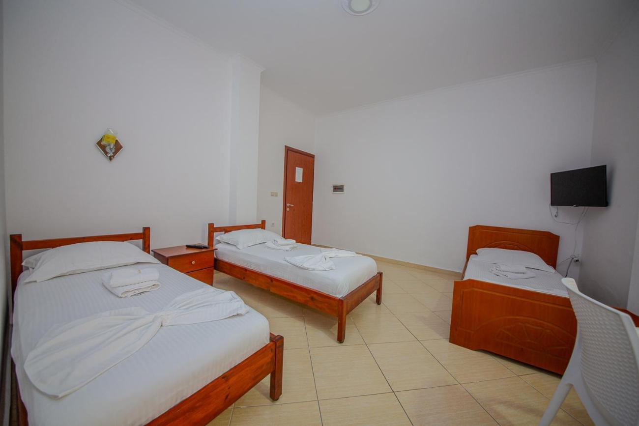 Hotel Landi Ксамил Екстериор снимка